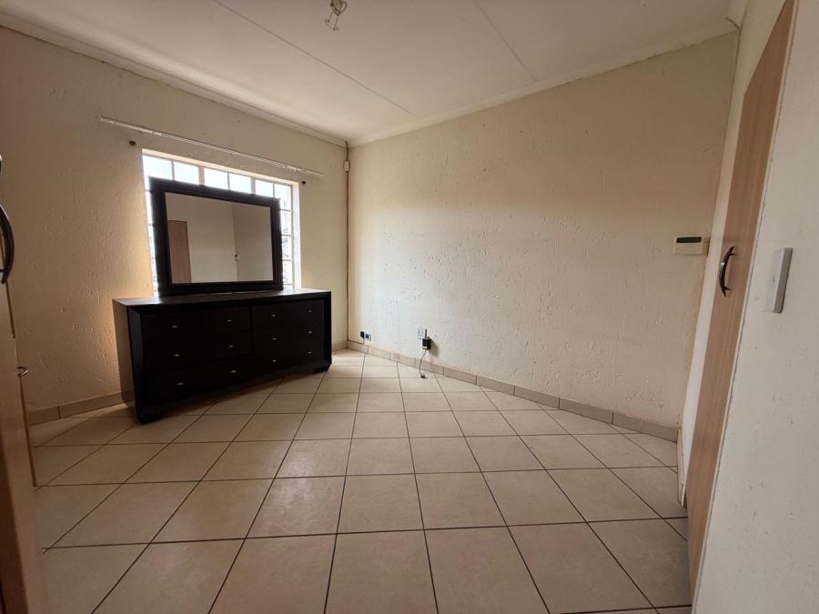 2 Bedroom Property for Sale in Waterval East North West